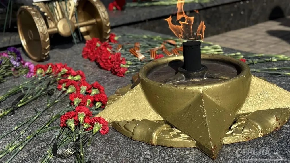 Под Брянском у памятника воинам-водителям провели торжественное мероприятие
