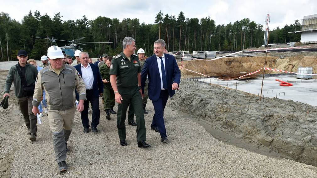 Глава Брянщины и замминистра обороны РФ оценили ход строительства военного госпиталя