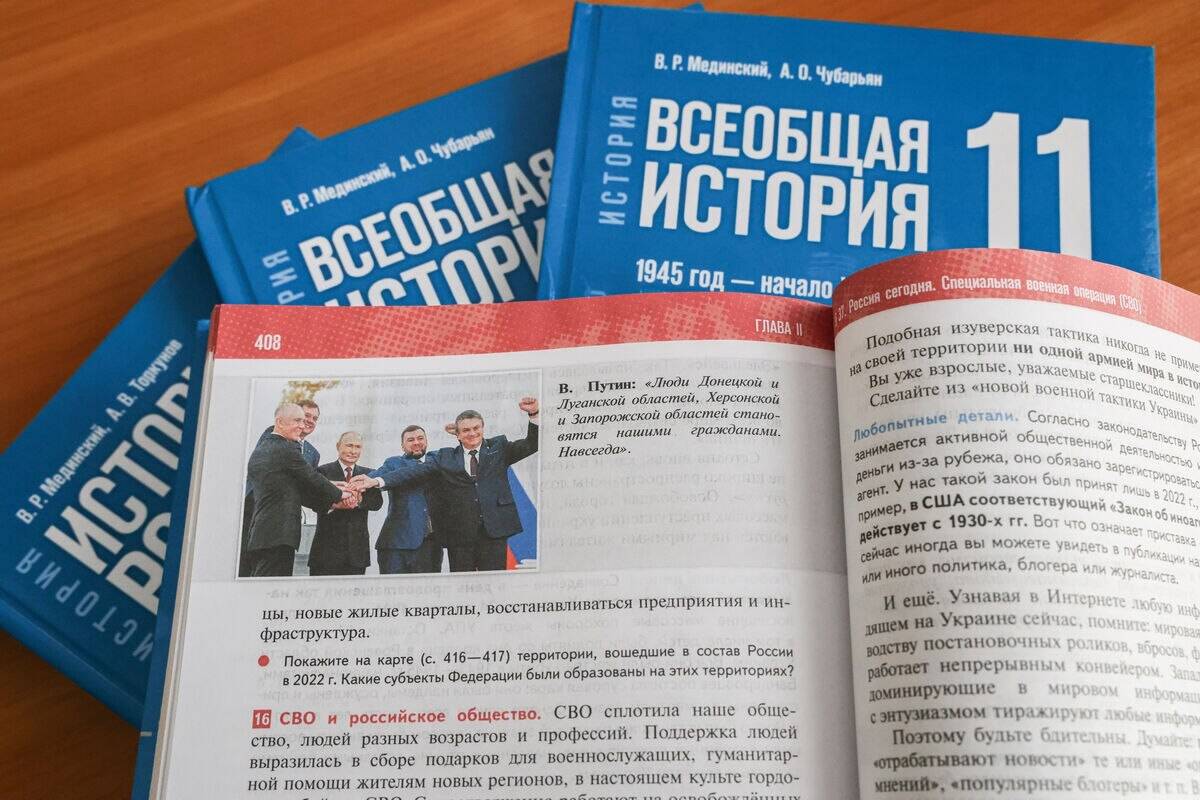 С 1 сентября брянские школьники начнут изучать историю по новым учебникам