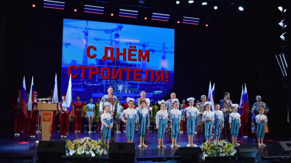 В Брянске чествуют работников строительной отрасли