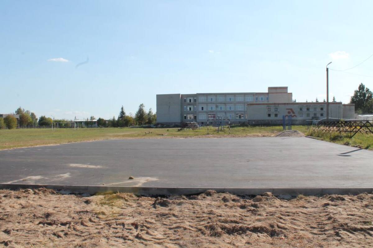 Спортплощадку строят в Суземской школе №2