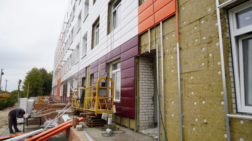 Два учреждения здравоохранения строят в Брянске по нацпроекту