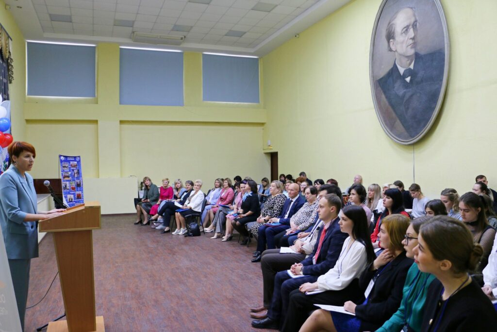 На Брянщине дан старт конкурсу  «Педагогический дебют»