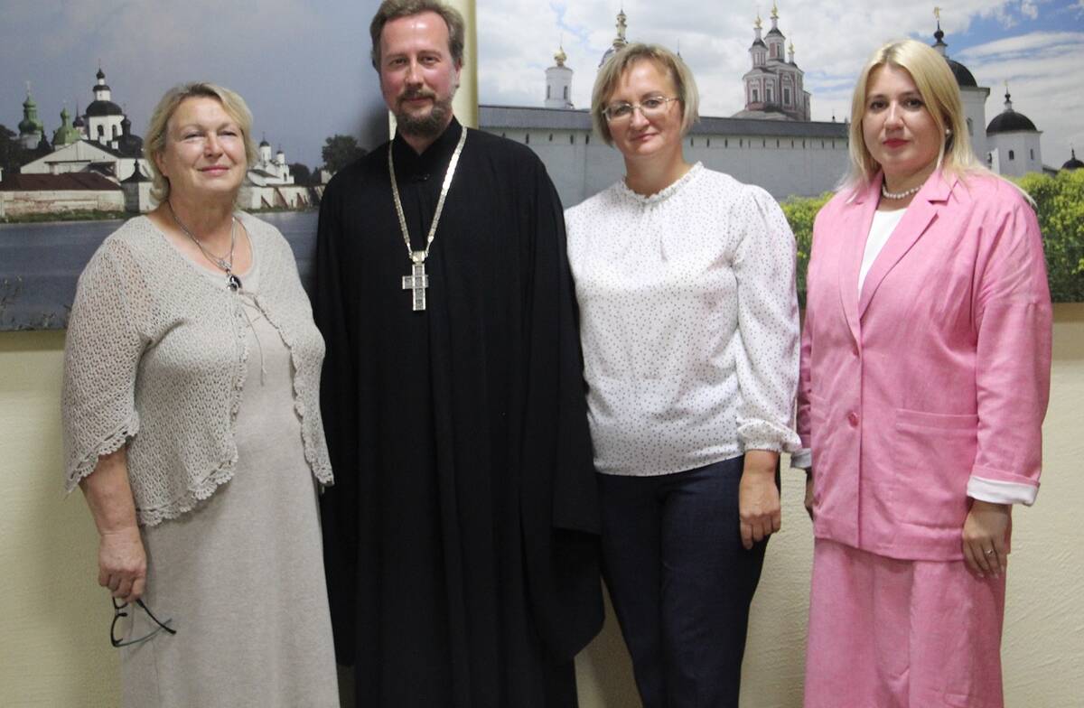 Выставка работ художника Костаса Асимиса открылась в Брасовском районе