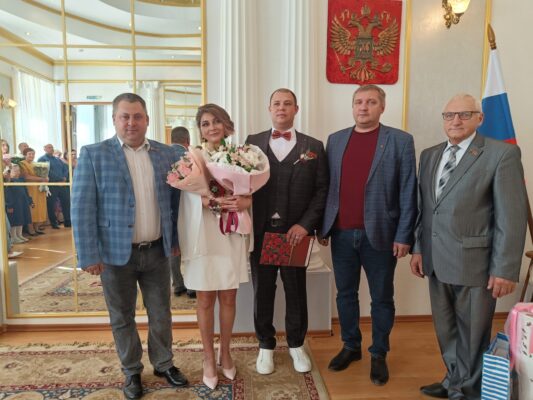 В Новозыбкове зарегистрировали брак участника СВО и его невесты