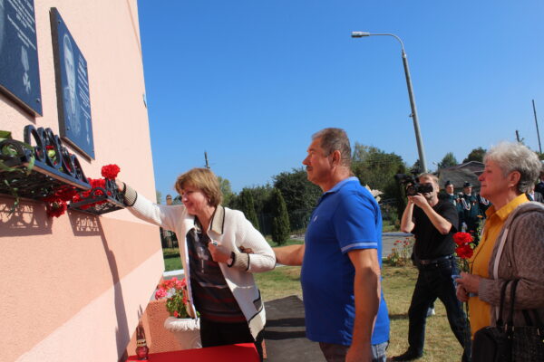 В Почепе открыли  мемориальную доску  Александру Сидорову