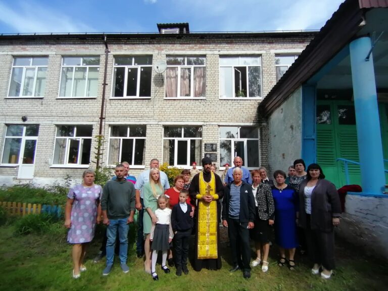 В школах Мглинского района установлены мемориальные доски в память о погибших участниках спецоперации