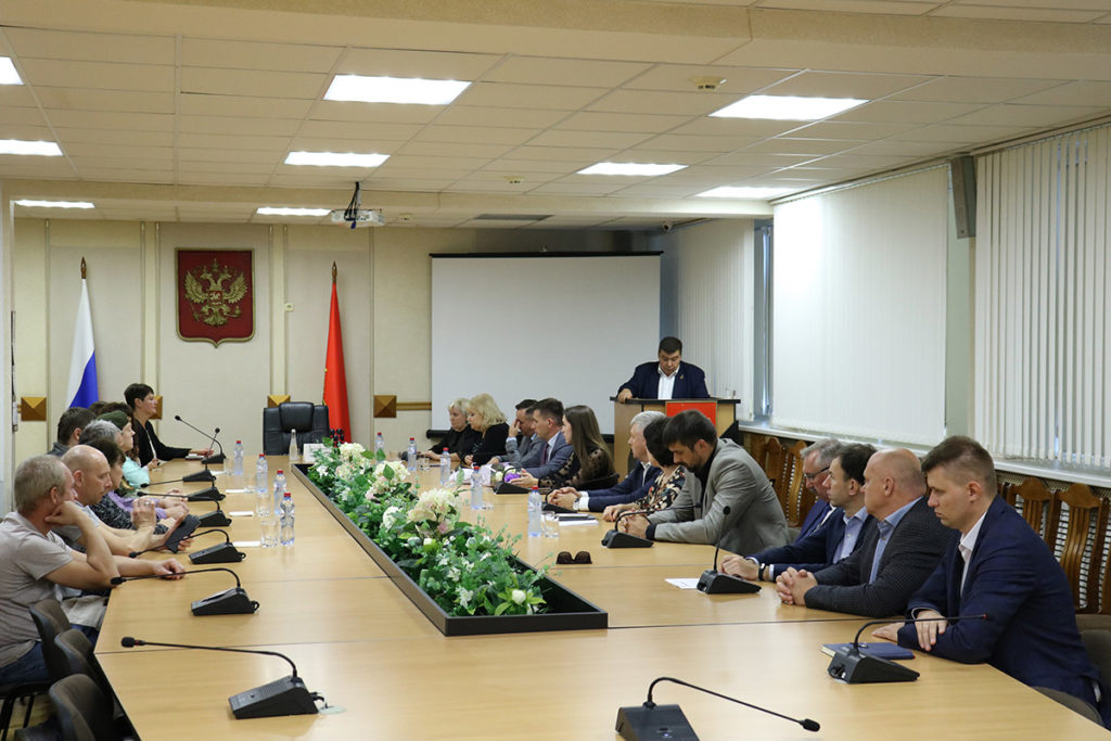 Высокие награды вручил заместитель главы горадминистрации Николай Голубокий