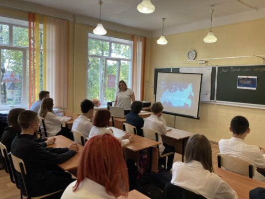 В школах Брянщины начали проводить профориентационные уроки