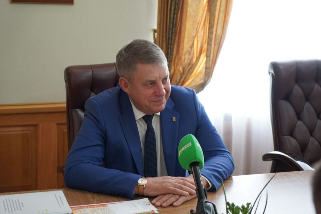 Александр Богомаз встретился с именитыми баскетболистами Фридзоном и Моней