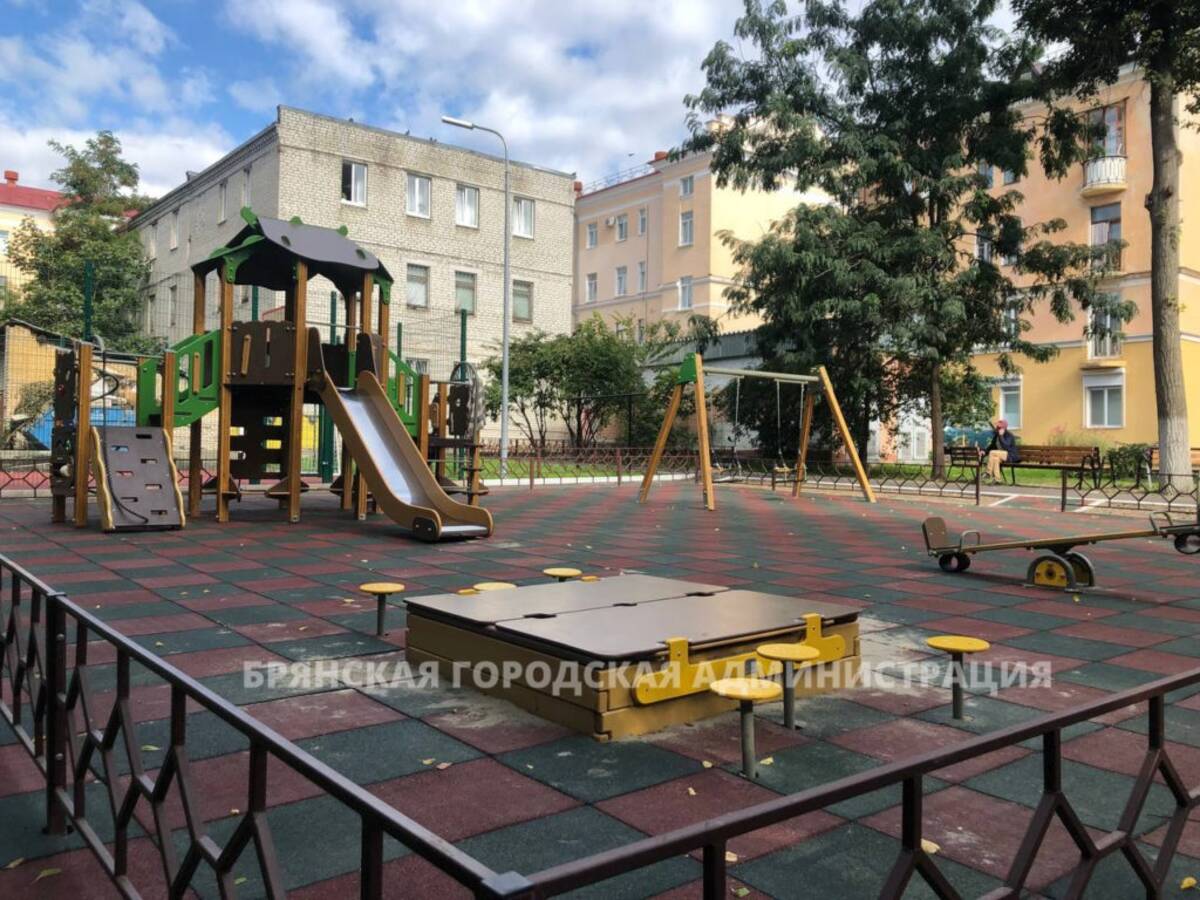 В Советском районе Брянска завершили ремонт нескольких дворов