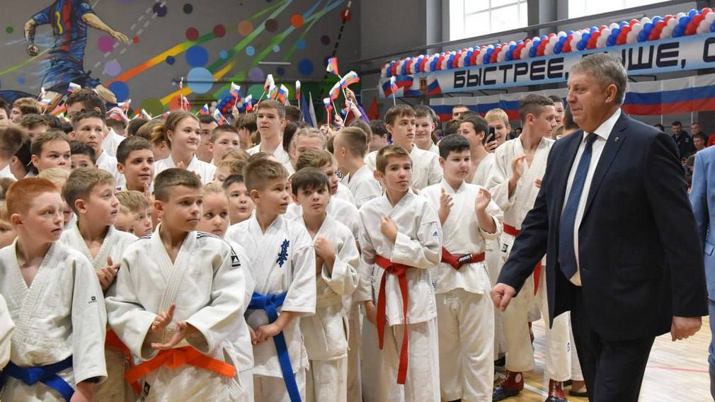 В Брянске открыли новый физкультурно-оздоровительный комплекс «Бежица»