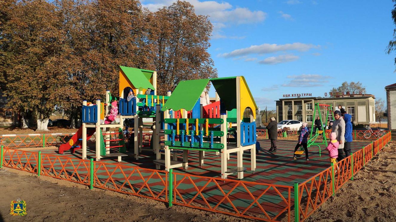 В Стародубском округе появилась новая детская площадка