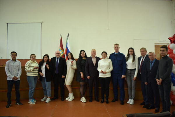 Сироты Дятьковского района получили ключи от новых квартир