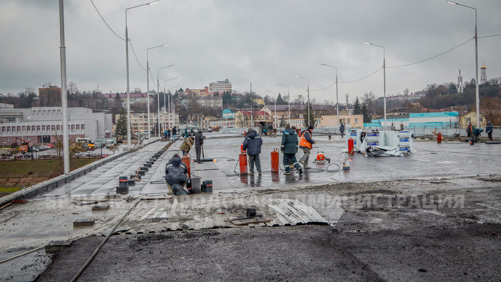 Работы на Славянском мосту в Брянске идут полным ходом