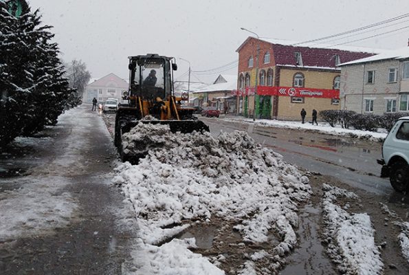 Последствия сильного снегопада ликвидируют на Брянщине