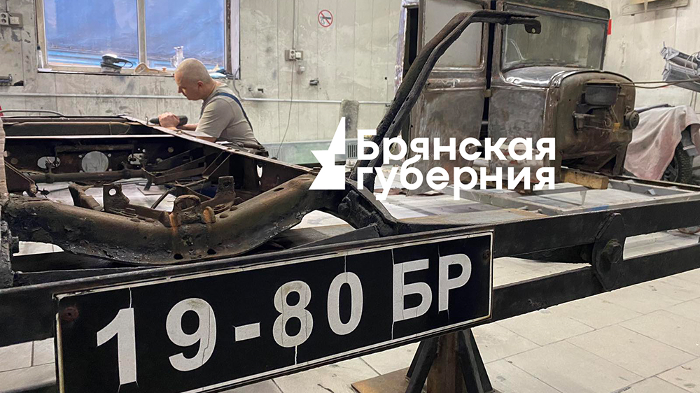 В Брянске идет ремонт памятника Воинам-водителям