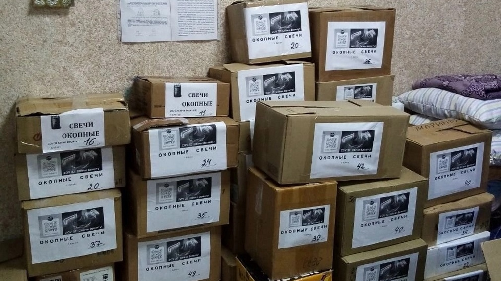 Более тысячи окопных свечей для участников СВО изготовили брянские волонтеры (12+)