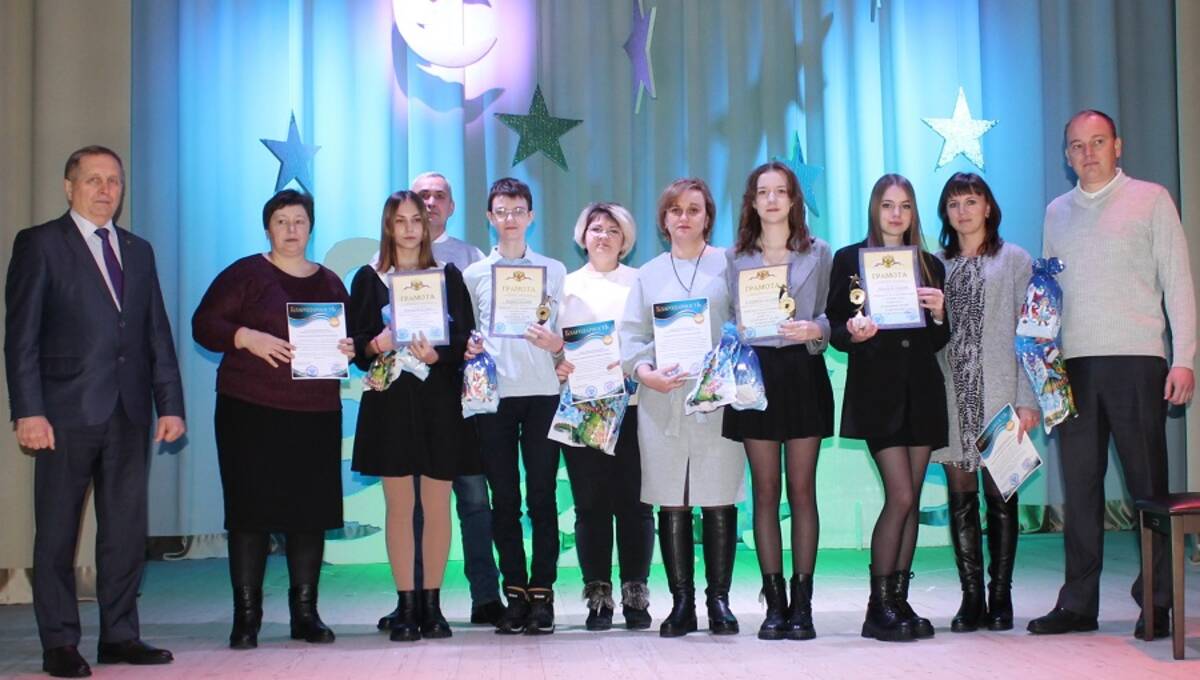 Талантливую молодежь чествовали в Суземке (6+)
