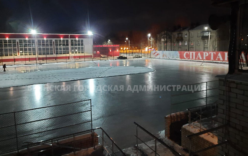 Для брянских любителей зимних видов  спорта этой зимой зальют 7 катков и 17 ледовых площадок (0+)