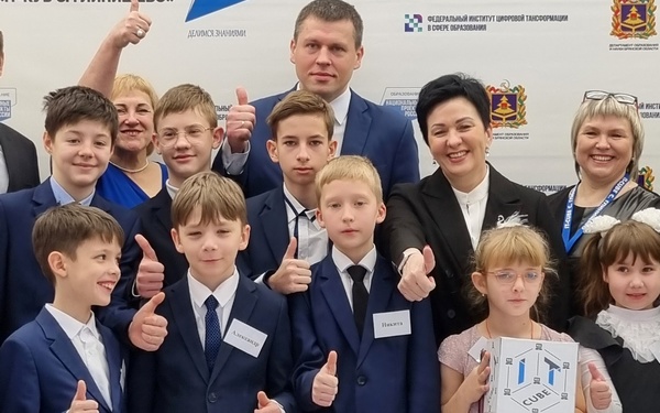 В брянском селе Глинищево торжественно открыли центр цифрового образования детей «IT-Куб»