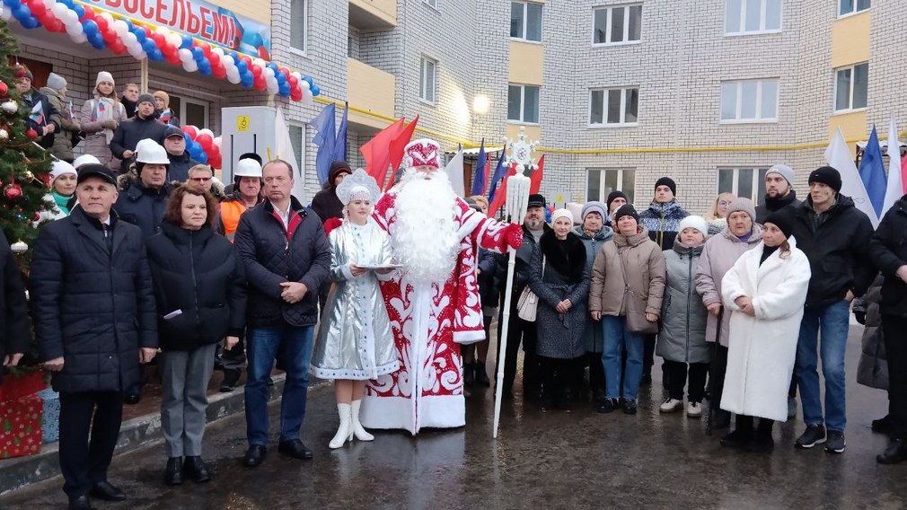 Брянские  новоселы переехали в  138 квартир по программе переселения из аварийного жилья