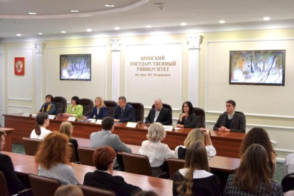 В Брянском государственном университете состоялась Национальная научно-практическая конференция, посвященная 220-летию со дня рождения Ф.И. Тютчева