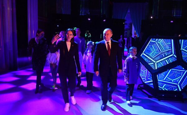 Путин впервые приехал на выставку «Россия» на ВДНХ