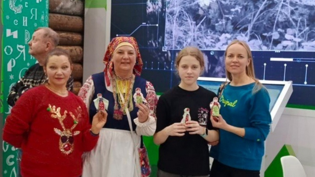 Брянские умельцы три дня проводили мастер-классы на выставке-форуме «Россия» на ВДНХ