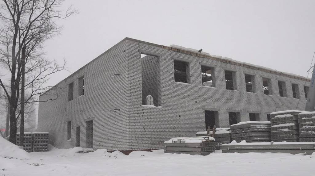 В Брянске возвели «коробку» пристройки к школе искусств №10