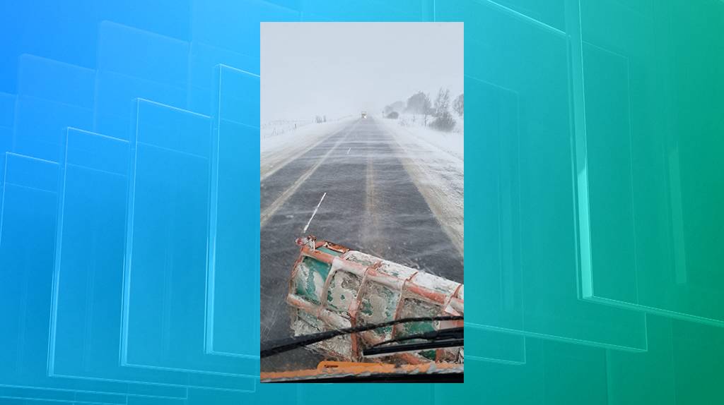 На дорогах Брянской области в усиленном режиме работает снегоочистительная техника