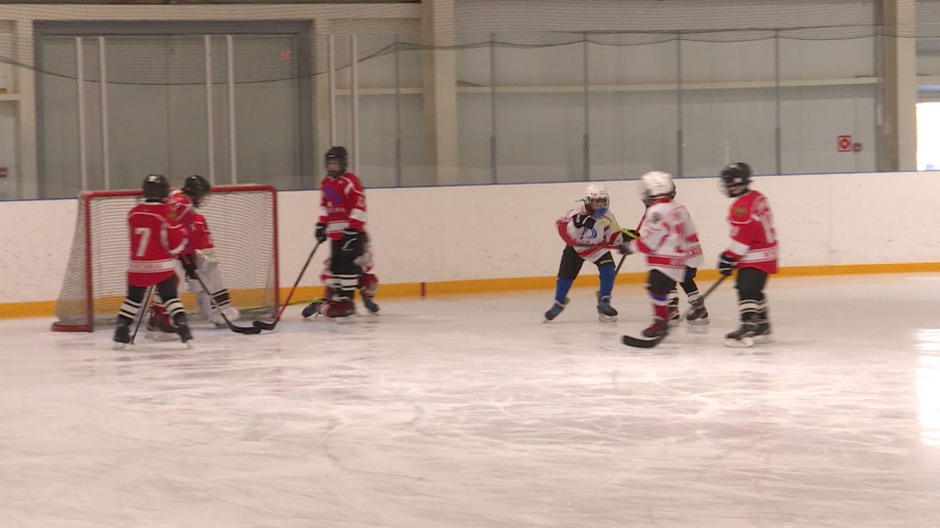 Набор в секции по хоккею и фигурному катанию проходит в Жуковке