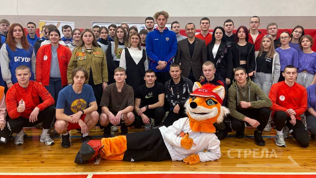 В Брянске проходит Фестиваль спортивных игр для волонтеров (12+)