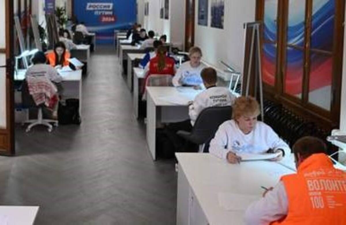 Обратиться к кандидату в президенты РФ Владимиру Путину теперь можно через единый колл-центр или общественную приемную