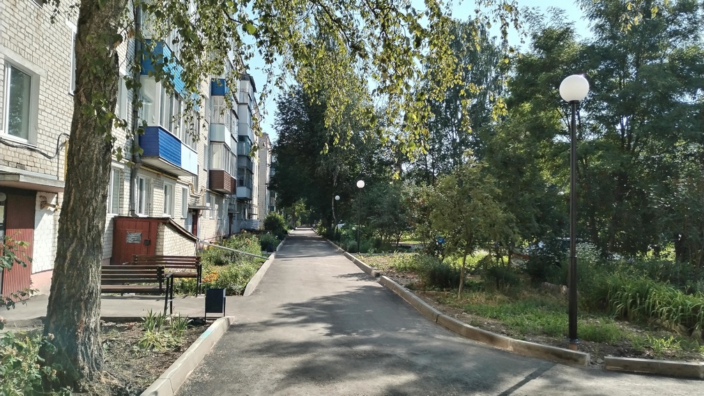 В брянском Трубчевске по нацпроекту благоустроили дворовую территорию