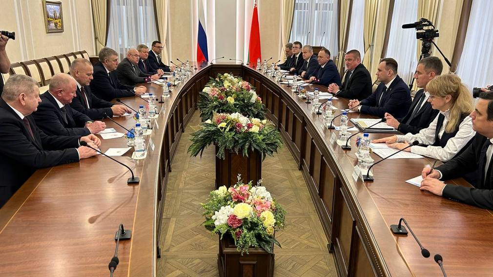 Губернатор Александр Богомаз с заместителем премьер-министра Республики Беларусь Леонидом Зайцем обсудили стратегические направления сотрудничества