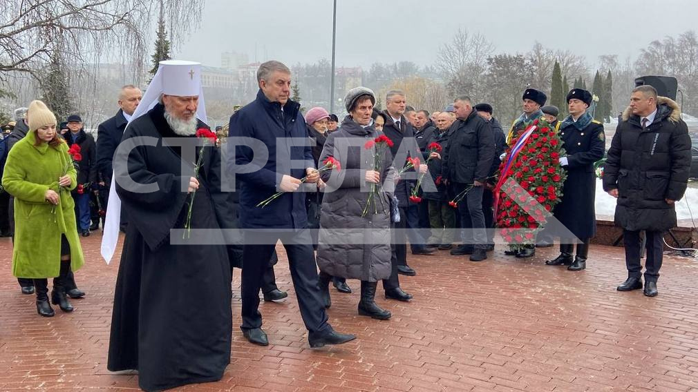 Цветы к мемориалу «Круговая оборона» возложили в Брянске в память воинов-интернационалистов