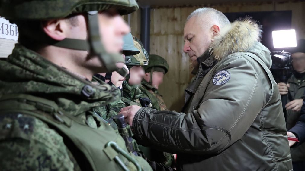 Спикер облдумы Валентин Суббот поздравил военнослужащих с Днем защитника Отечества