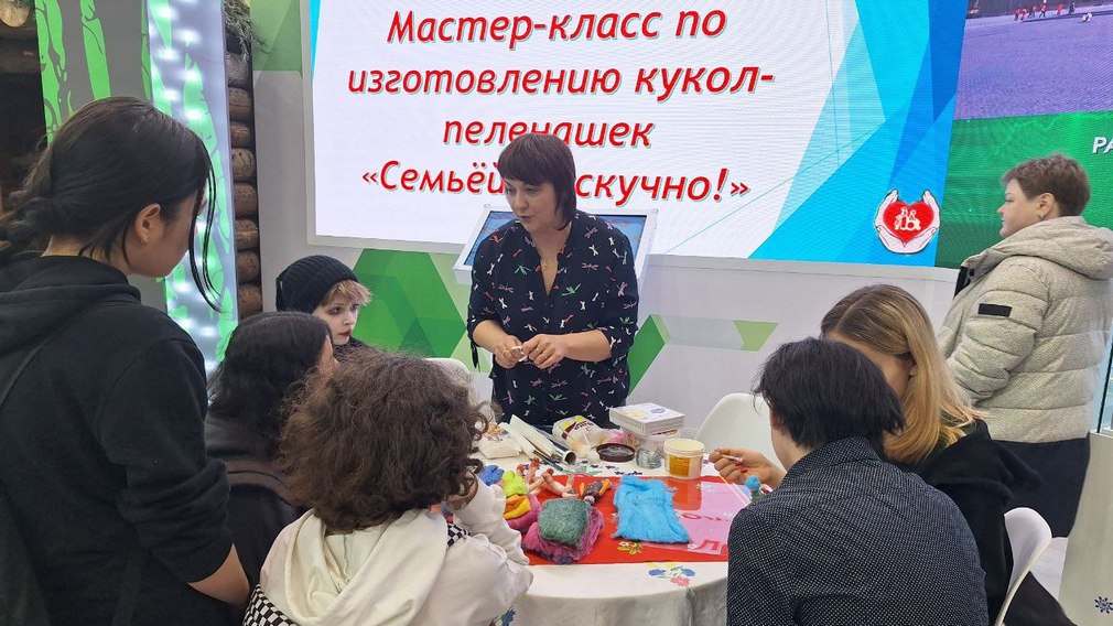 Мастер-классы проходят на стенде Брянской области на выставке «Россия» в Москве