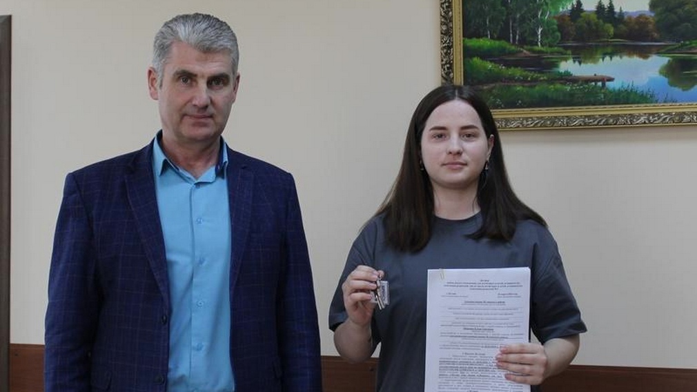 Ключи от квартиры получила  сирота из Мглинского района