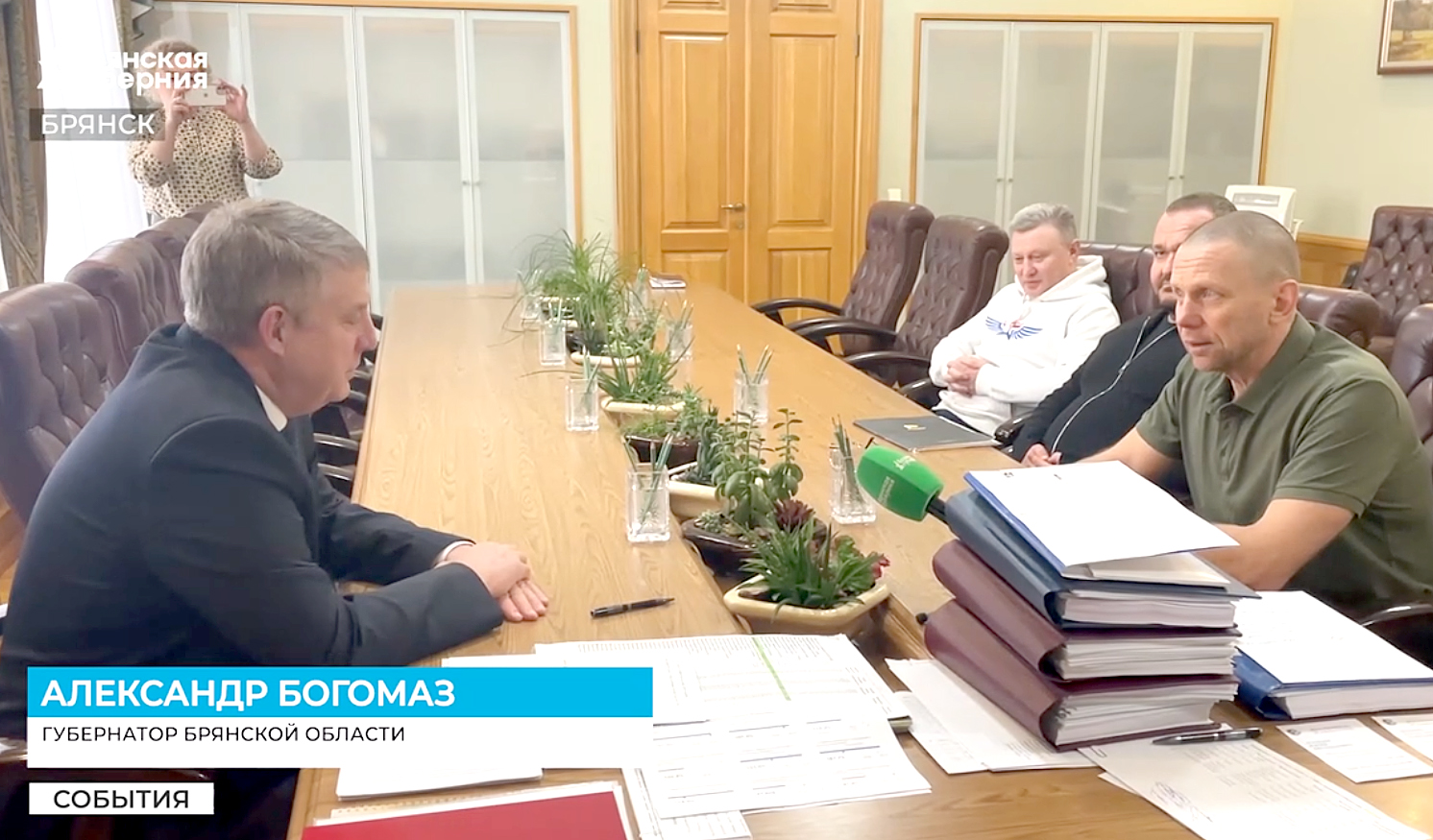 С родителями погибшего однополчанина встретился на Брянщине Герой России Александр Копылов