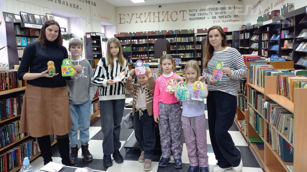 Мастер-класс по изготовлению открыток к 8 Марта прошел в «Брянсккниге» (0+)