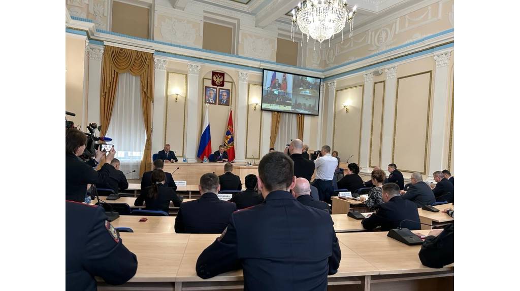 Сотрудников ОВД, отличившихся при задержании участников теракта в «Крокусе», наградил брянский губернатор Александр Богомаз
