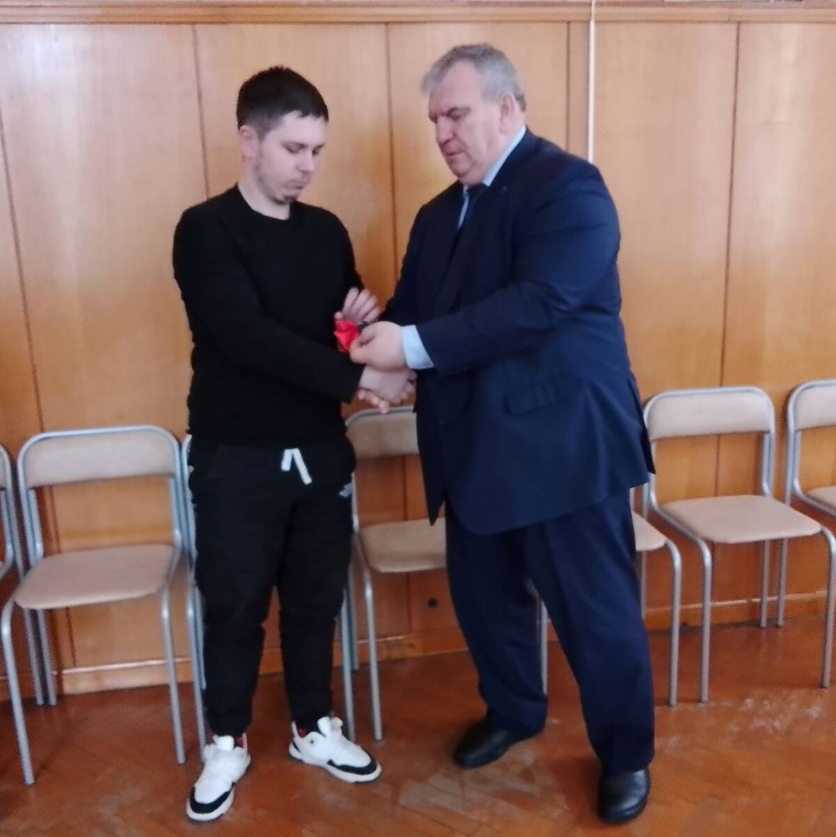 Ключи от новой квартиры вручили сироте в Брасовском районе