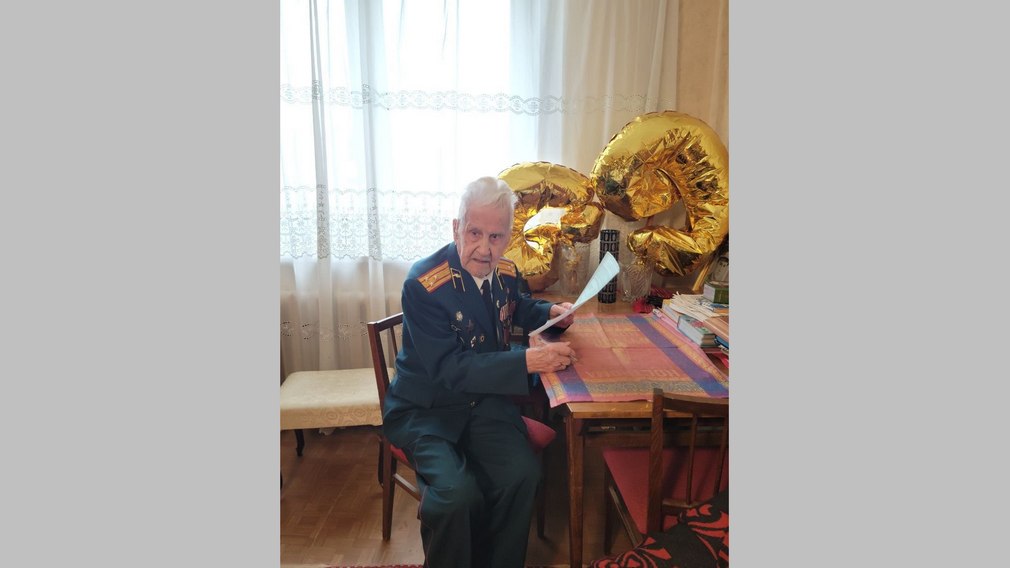 Участник Великой Отечественной войны Борис Васильевич Шапошников проголосовал на выборах Президента РФ