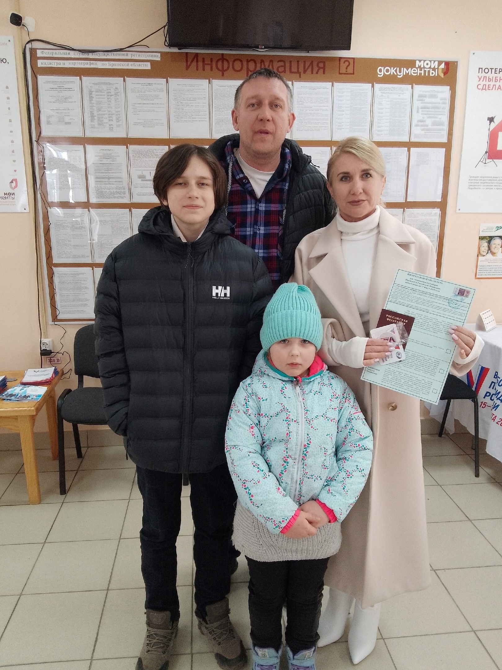 Жители Погарского района голосуют семьями