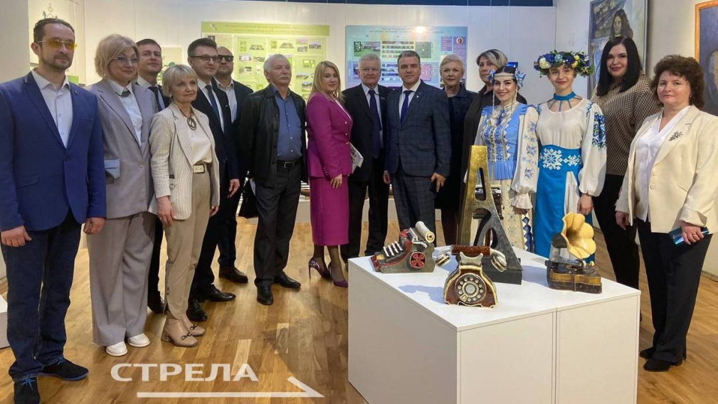 Международная выставка «Традиции и современность» открылась в Брянске (0+)