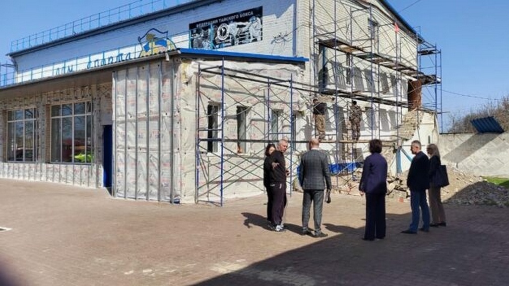 Ремонт спортивной школы «Юность» стартовал в Комаричах