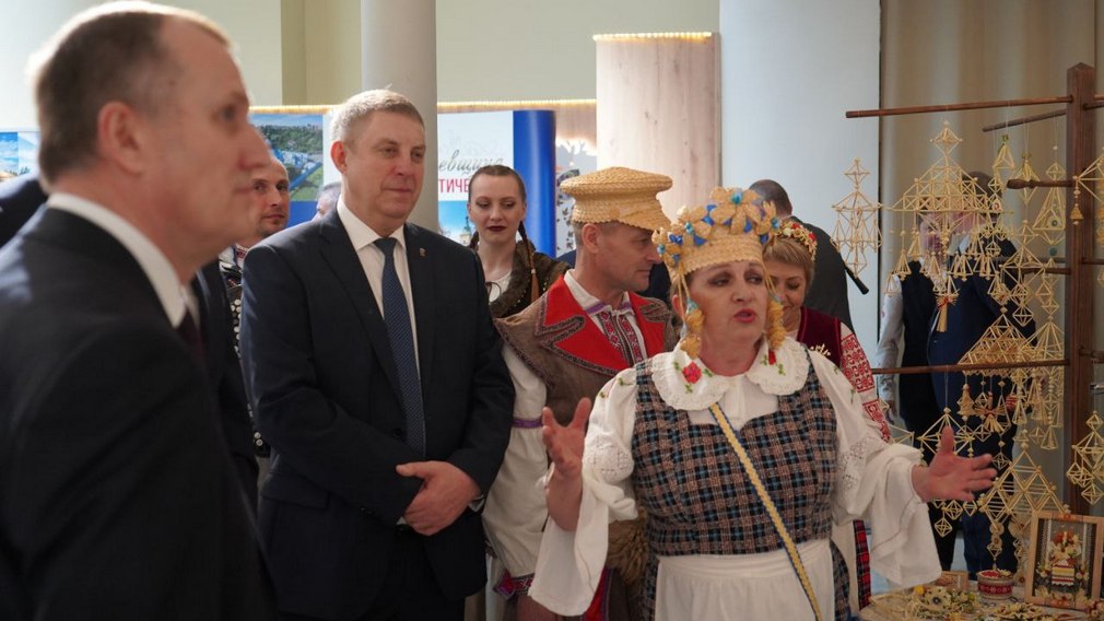 Выставку «Могилевщина — героическое прошлое и славное будущее» посетил брянский губернатор Александр Богомаз (0+)