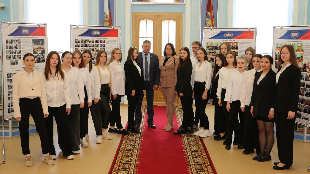 Об истории парламентаризма рассказали учащимся Брянского лицея №39